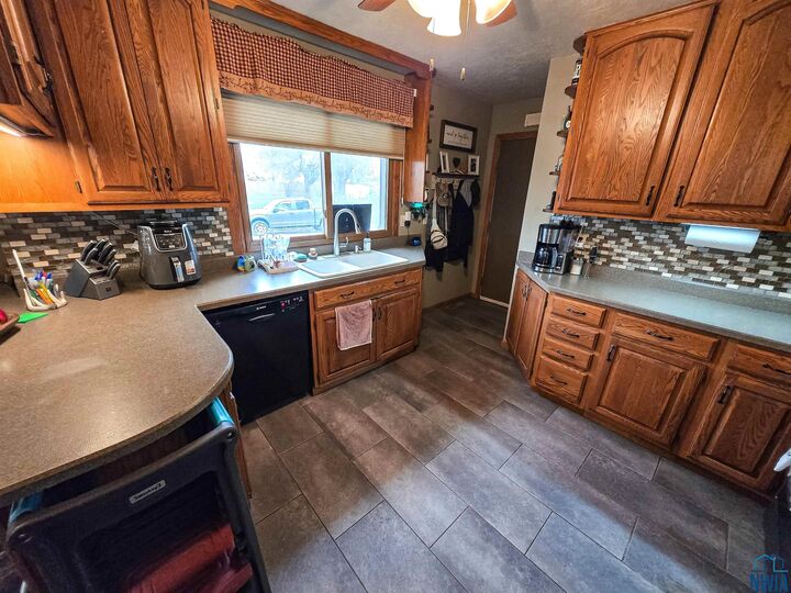 Property Photo:  2624 Shields Ave  IA 51106 