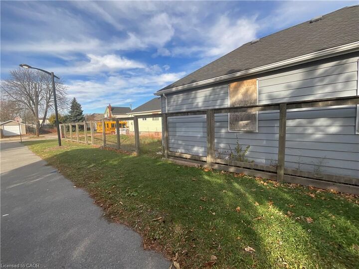 Property Photo:  230 Cope Street  ON L8H 5B5 