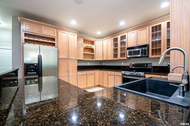 5821 W Dickison Cemetery Road  Dunlap IL 61525 photo