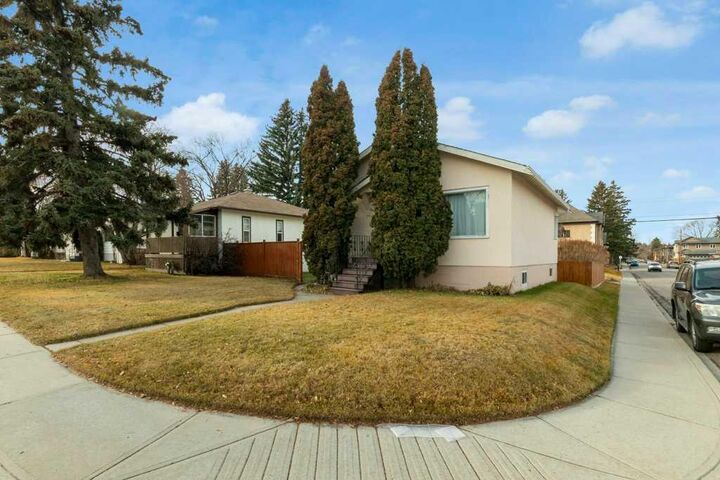 Property Photo:  3423 Centre B Street NW  AB T2K 0V7 