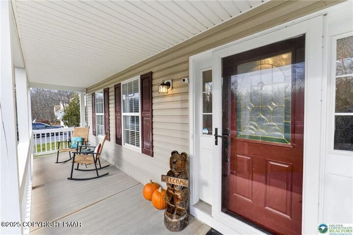 Property Photo:  2711 Oak View Lane  PA 18466 