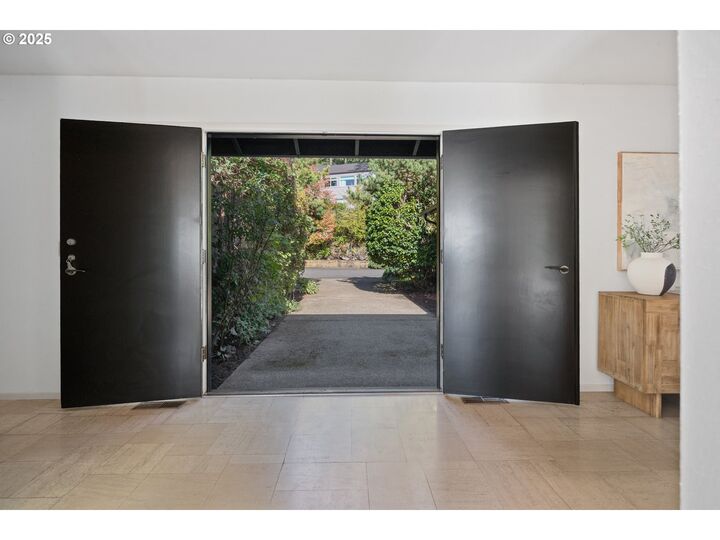 Property Photo:  3450 SW 44th Ave  OR 97221 