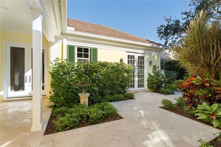 Property Photo: 201 Sundial Court FL 32963