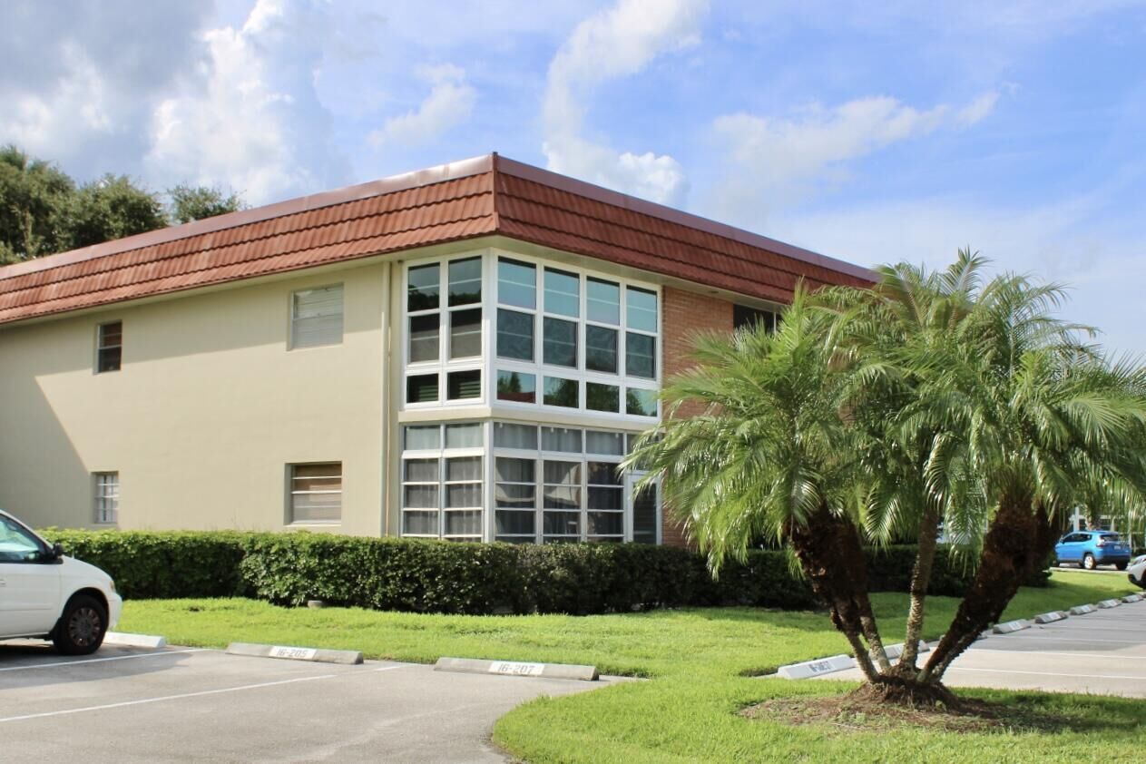 Property Photo:  16 Vista Palm Lane 105  FL 32962 