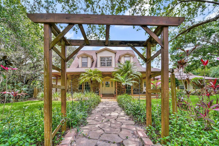 Property Photo:  14425 N 64th Court N  FL 33470 