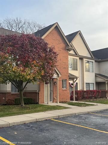 Property Photo:  41022 Rose Lane  MI 48036 