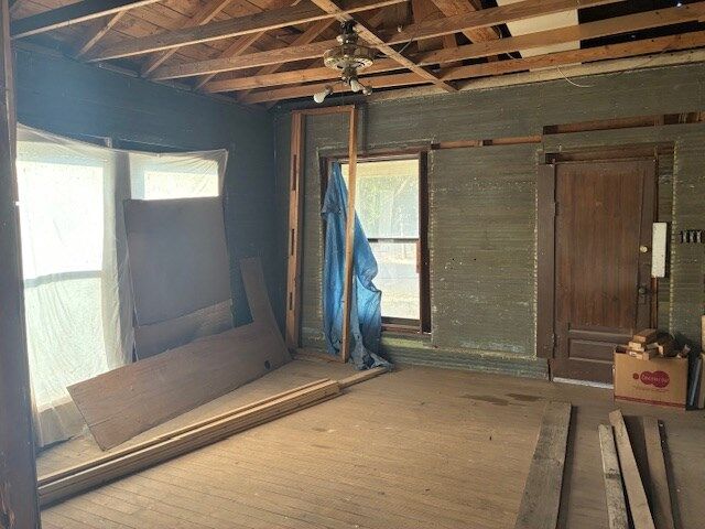 Property Photo: 2002 N Oakes St TX 76903