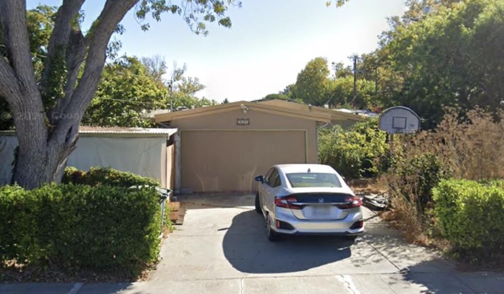 Property Photo:  711 Farley Street  CA 94043 