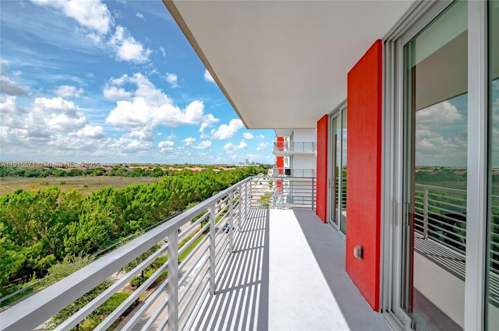 Property Photo: 7661 NW 107th Ave 514 FL 33178