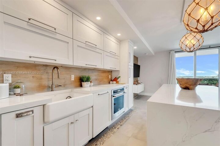 Property Photo: 2301 Collins Ave 1533 FL 33139