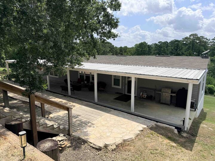 Property Photo:  520 County Road 57  TX 77595-1 