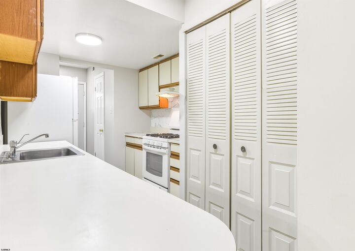 Property Photo: 807 Saint Regis Ct NJ 08051-2043