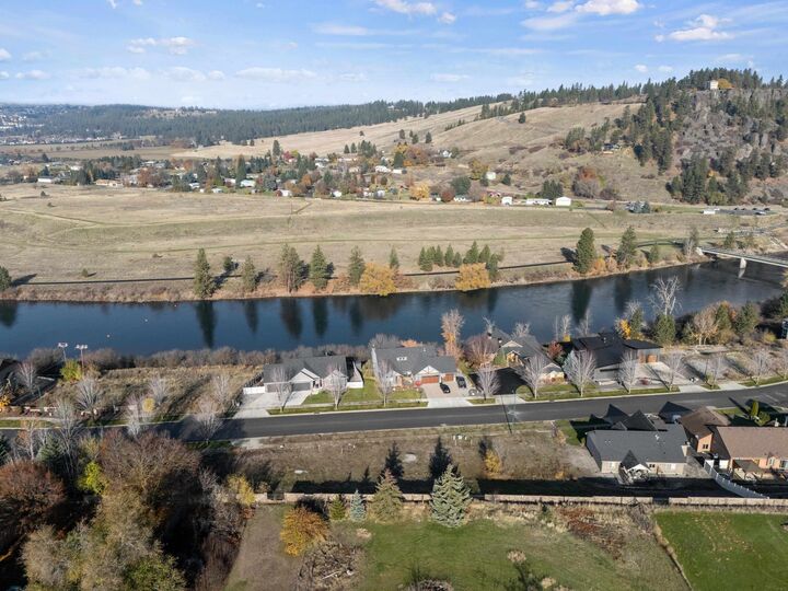 Property Photo: 11414 E Coyote Rock Dr WA 99206