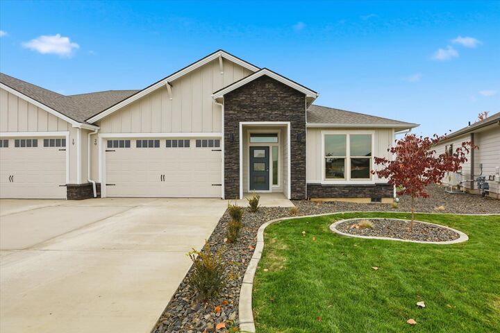 Property Photo: 1109 - Unit 20 N Country Club Dr 20 WA 99006