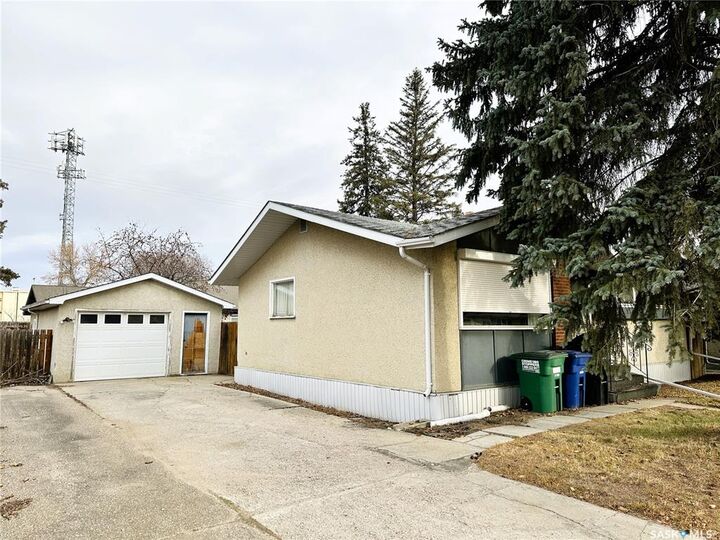 Property Photo: 87 Tucker Crescent SK S7H 3H7