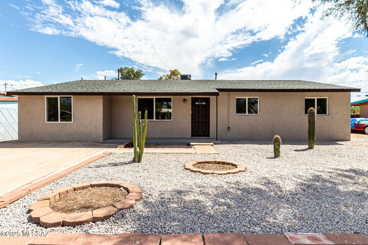 Property Photo: 1010 E Gifford Drive AZ 85719