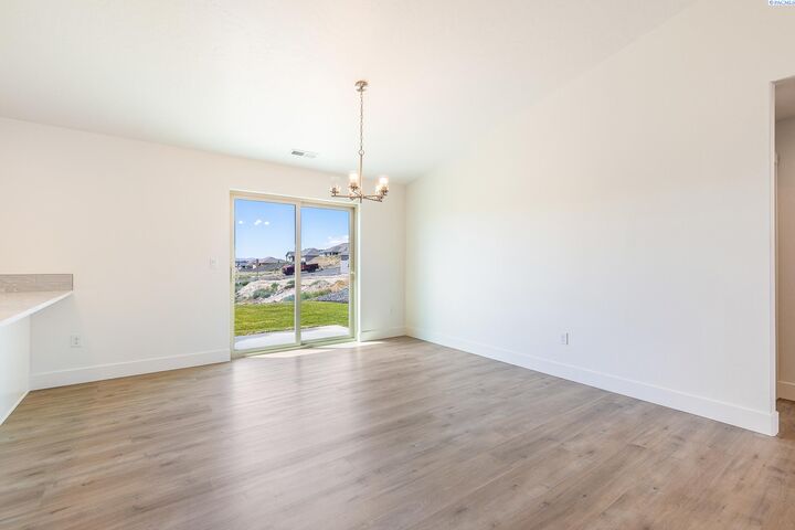 Property Photo: 2880 S Osborne St WA 99338