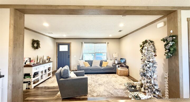 Property Photo:  426550 E 250 Road  OK 74016 