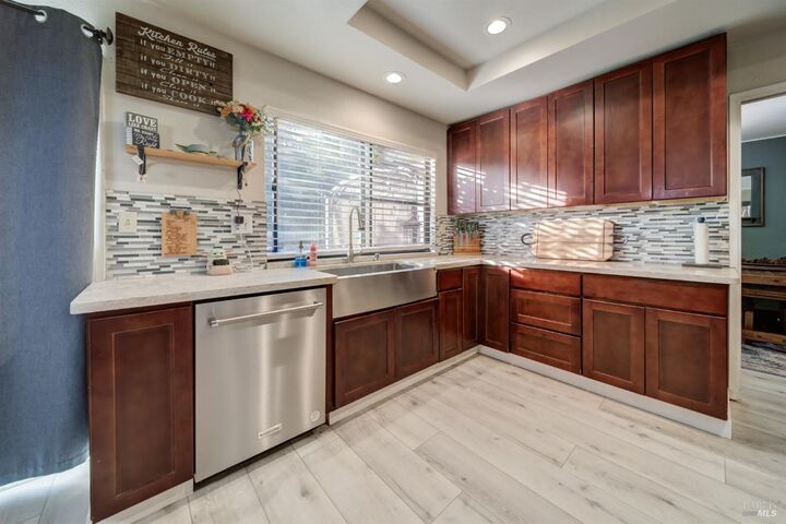 Property Photo:  989 Suffolk Way  CA 94533 
