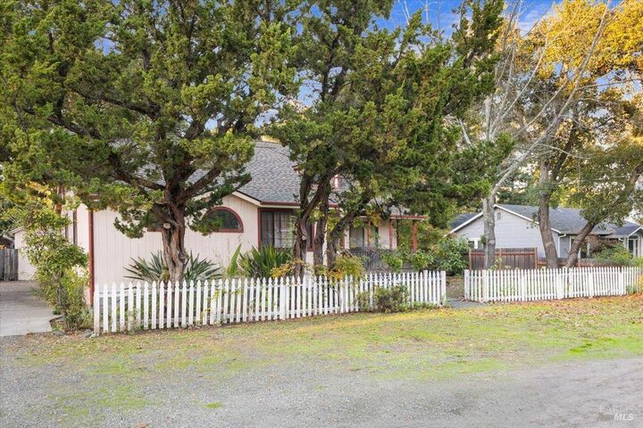 Property Photo:  405 Walnut Avenue  CA 95476 