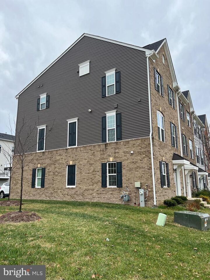 Property Photo: 1550 Adamson Way MD 20716