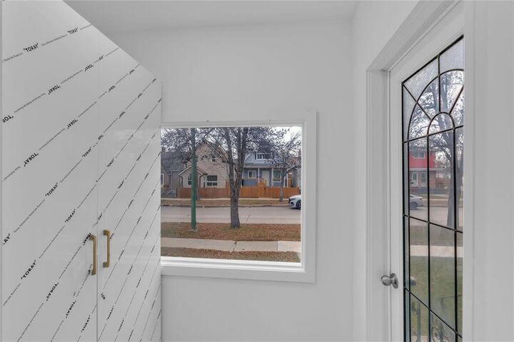 Property Photo:  940 Redwood Avenue  MB R2X 0X8 