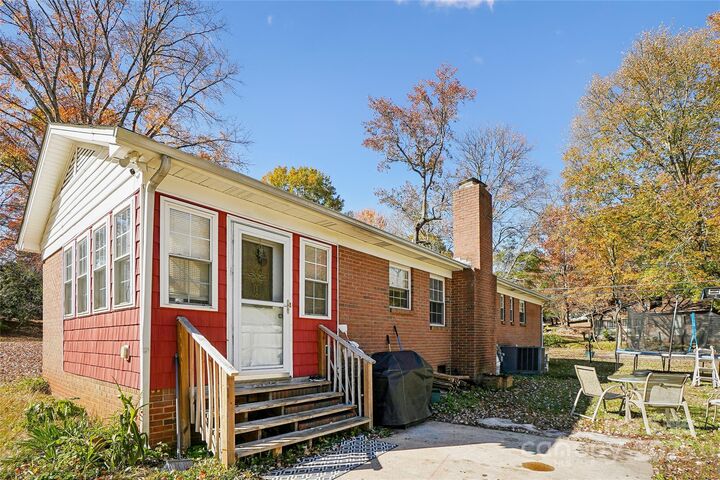 Property Photo:  7459 Elwood Drive  NC 28227 