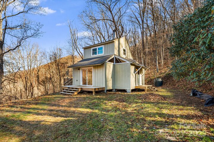 Property Photo: 1877 Secluded Valley Road NC 28753