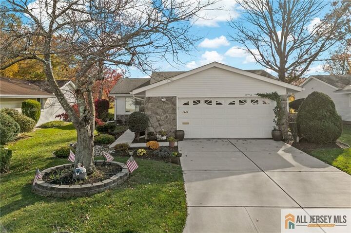 Property Photo:  264 Glen Road 264A  NJ 08831 