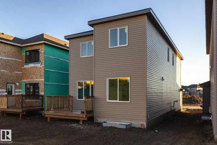 Property Photo: 86 Gladstone Bend AB T7X 4E6