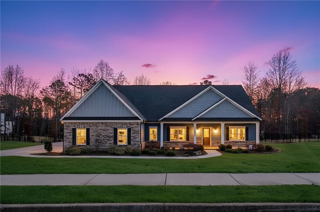 Property Photo:  8711 Hardwood Trail  GA 30554 