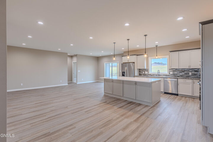 Property Photo:  3607 Silver Leaf Avenue  ND 58554 