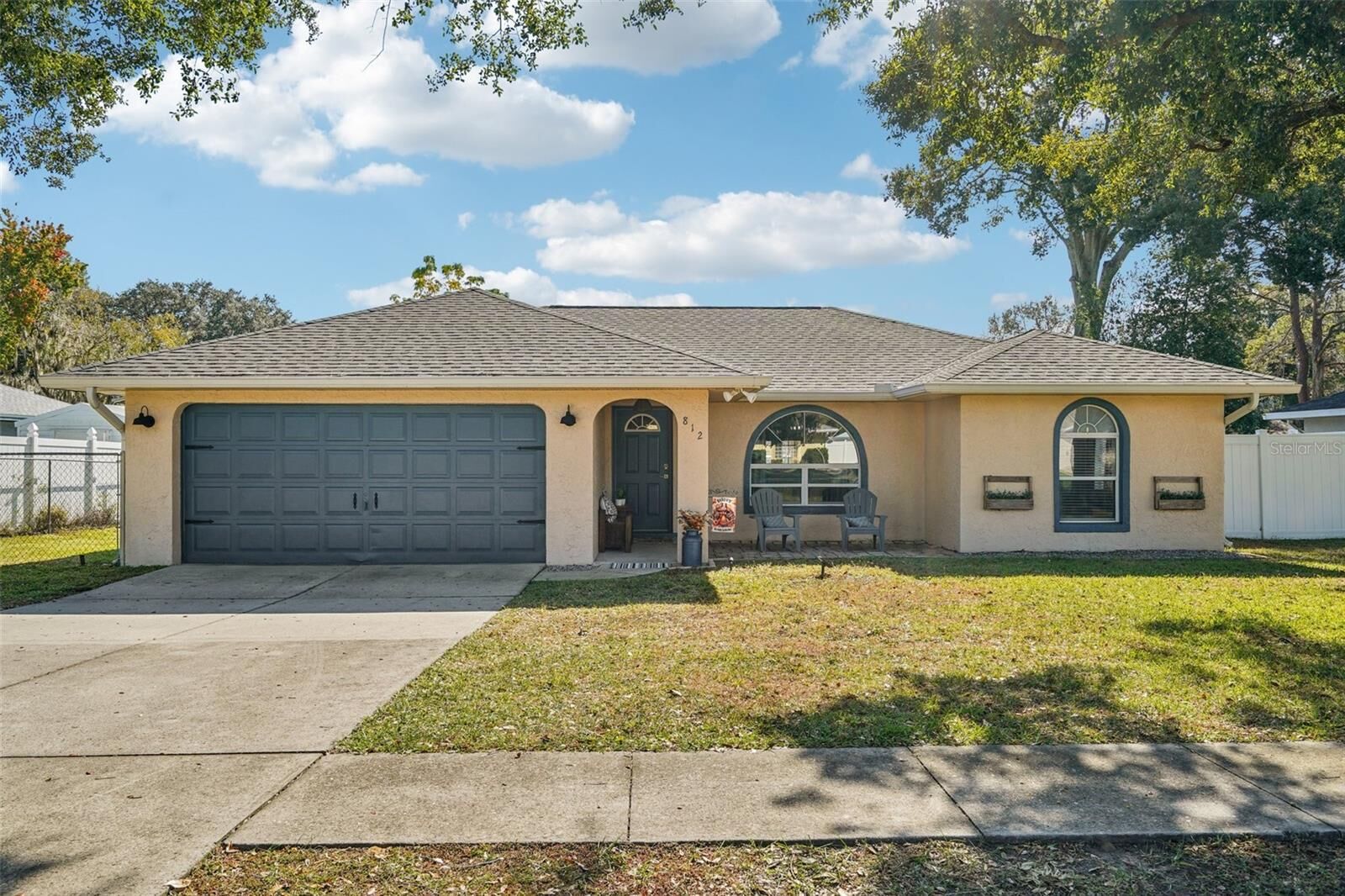 Property Photo:  812 Ridge Avenue  FL 34785 