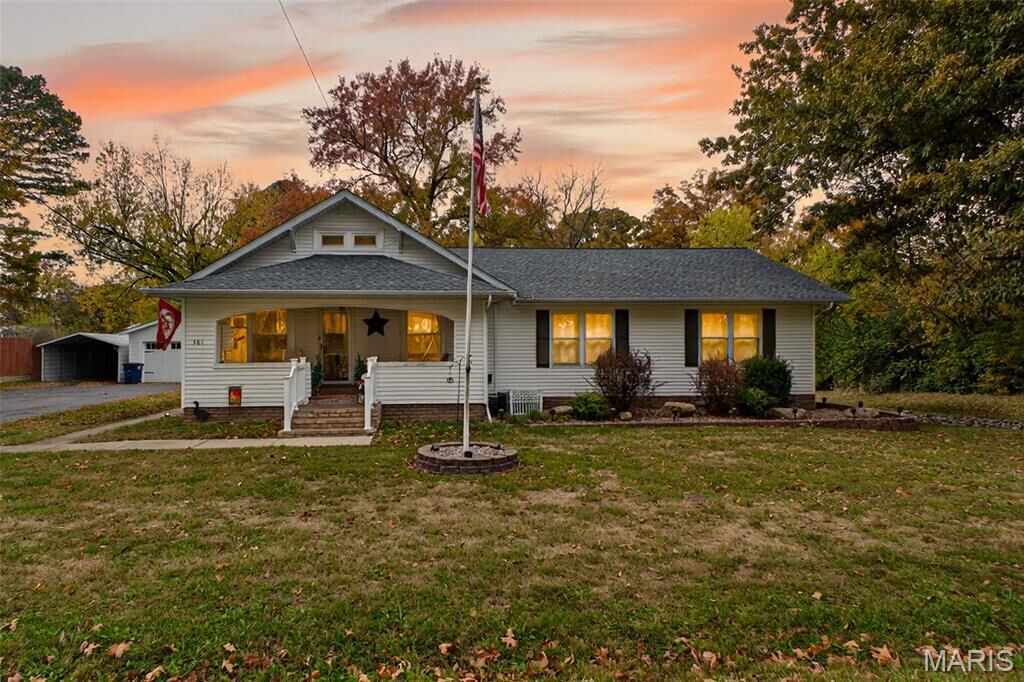 Property Photo:  381 N Centre Street  IL 62292 