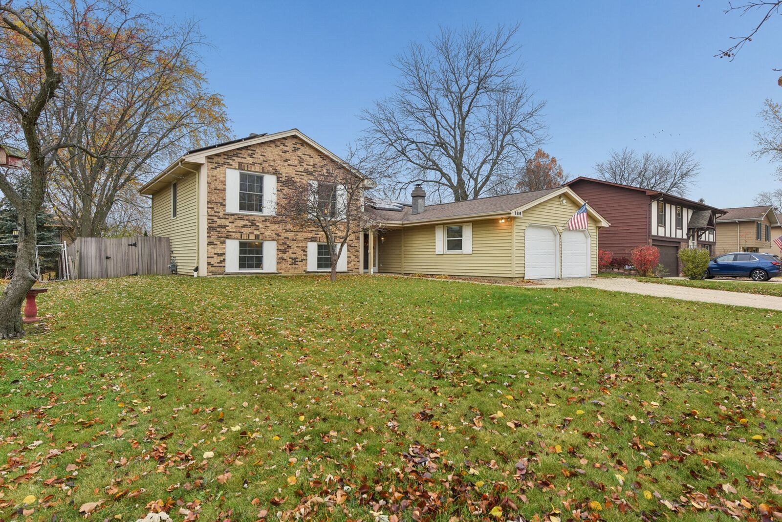 Property Photo: 186 Ivy Lane IL 60108