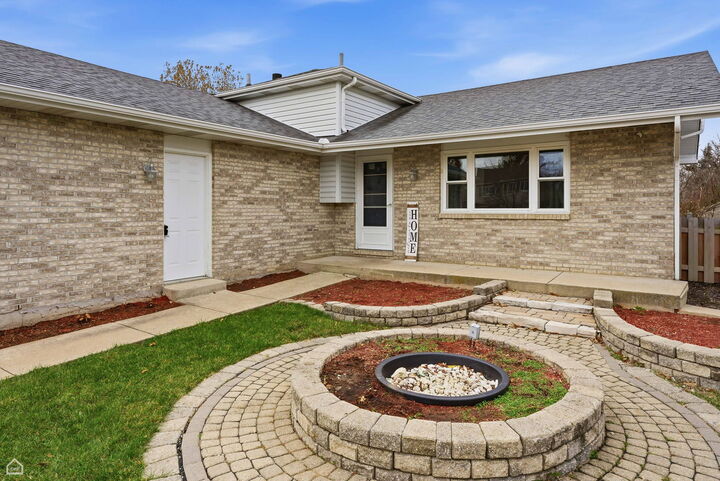 Property Photo: 805 Cougar Lane IL 60543