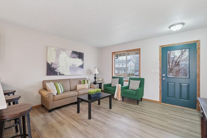 Property Photo:  121 Savannah Court  MN 56001 