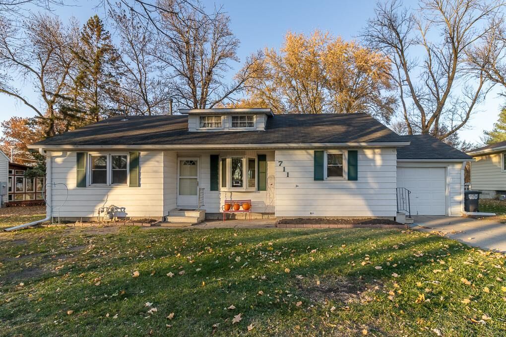 Property Photo: 711 E Blue Earth Street MN 56055