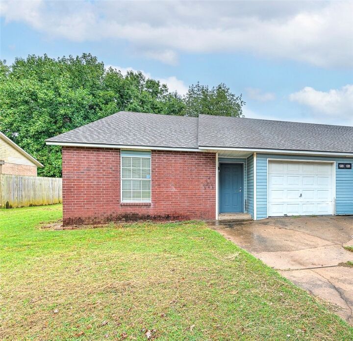 Property Photo: 1389, 1391, 1400, 1402 N Boxley Avenue AR 72704