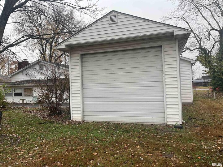 Property Photo: 1006 N Garfield Street IL 62959