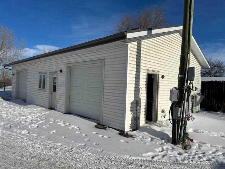 Property Photo:  261178 Range Road 290  AB T4A 1V7 