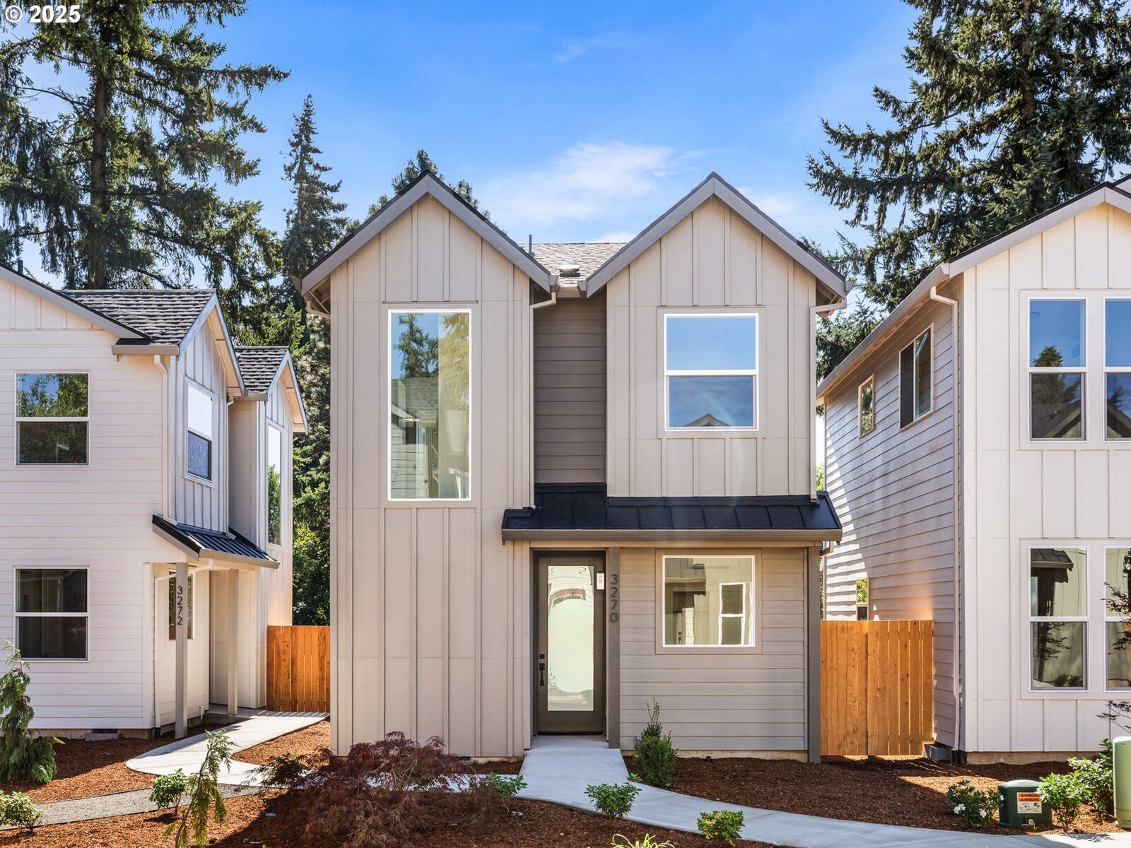 Property Photo: 3270 SE 115th Ave OR 97266