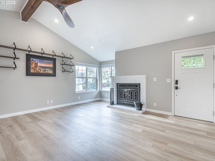 Property Photo: 16817 SE Pine St OR 97233