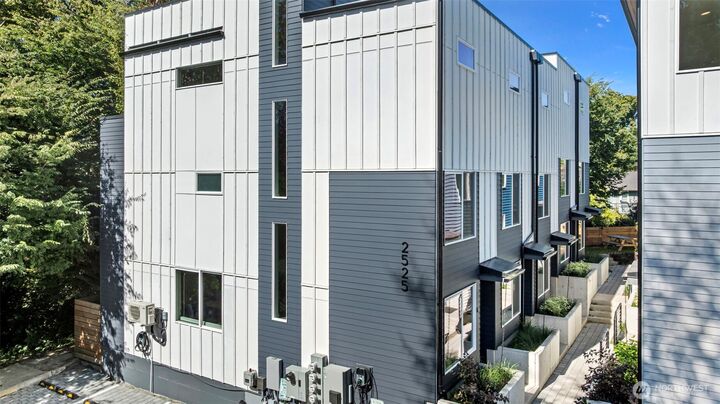 2525  29th Avenue S E  Seattle WA 98144 photo