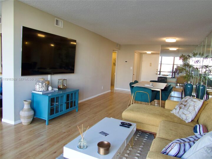 Property Photo: 800 Parkview Dr 402 FL 33009