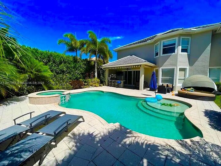 Property Photo:  585 SW Yacht Basin Way  FL 34997 