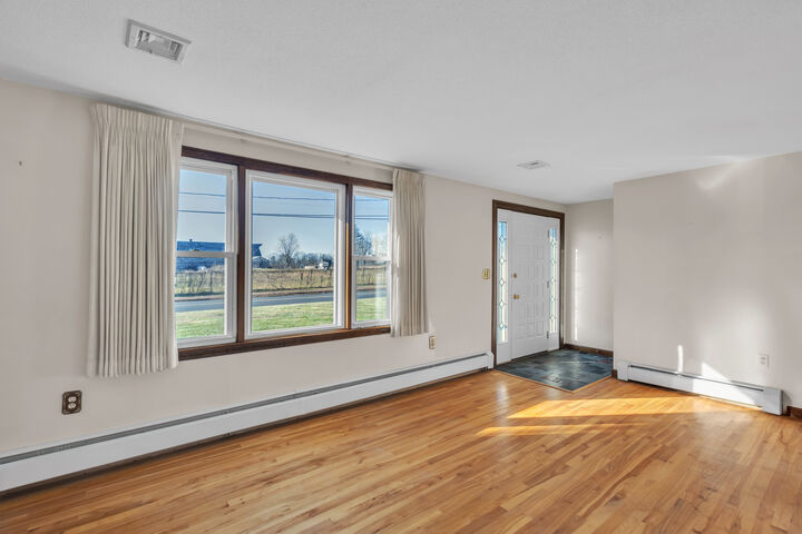 Property Photo:  7 East Road  CT 06016 