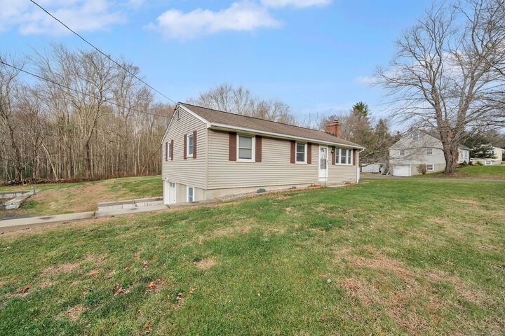 Property Photo:  5 Thomas Drive  CT 06076 