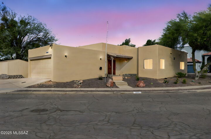 Property Photo:  1571 N Saddleback Avenue  AZ 85715 