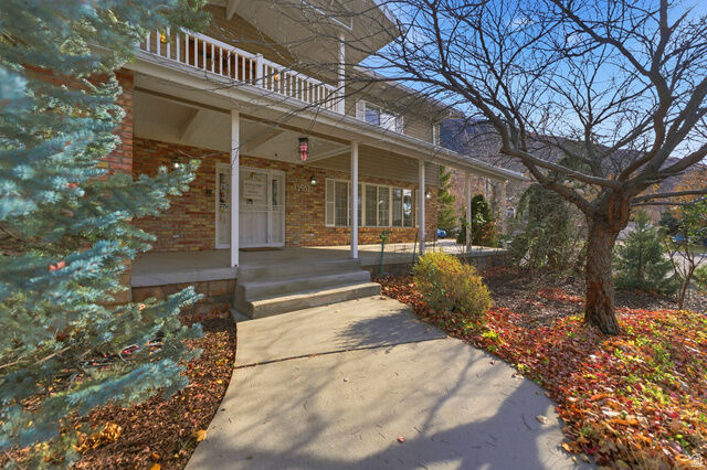 Property Photo: 11551 S Woodhampton Dr 2 UT 84092